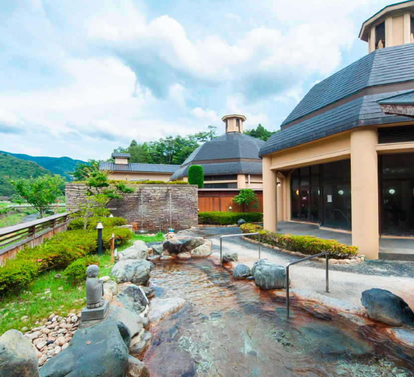 hotel and silk onsen in Tanto