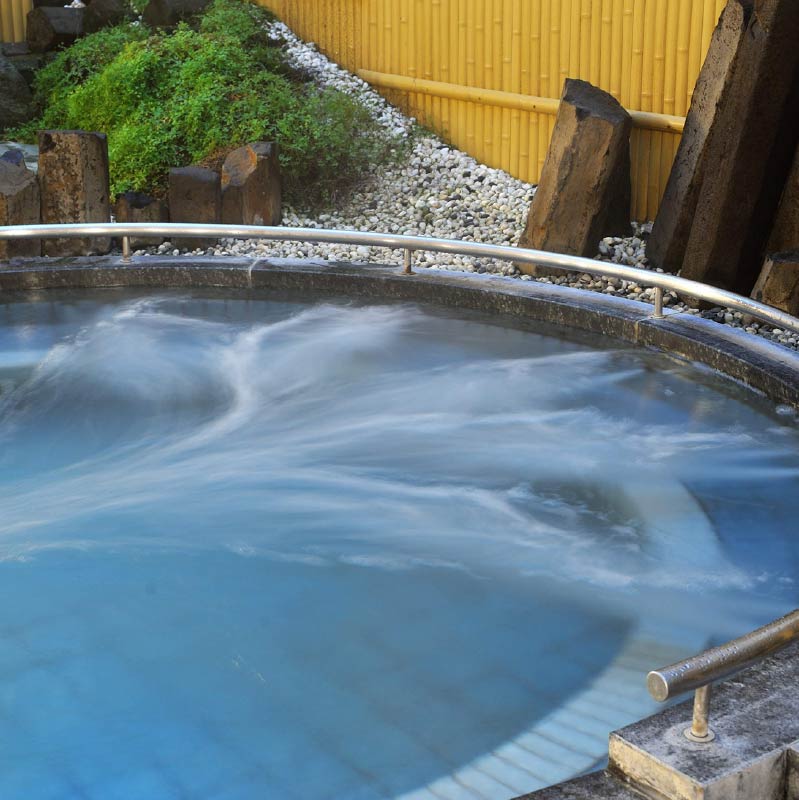 The large round modern outdoor bath of Jizoyu Onsen