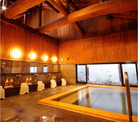 The wooden interior baths of Yanagiyu Onsen