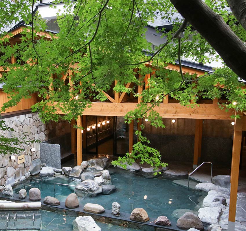 The outdoor baths of Goshonoyu Onsen