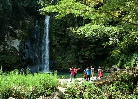 Kannabe Ase Ravin Waterfall hike