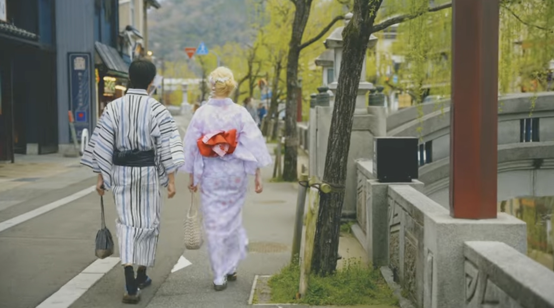 walk around the town in a yukata