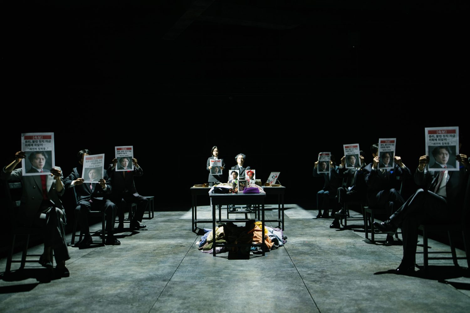 “100 Hours in the Prime Minister’s Office” Oh Se-hyeok/Never Ending Play　©Yang